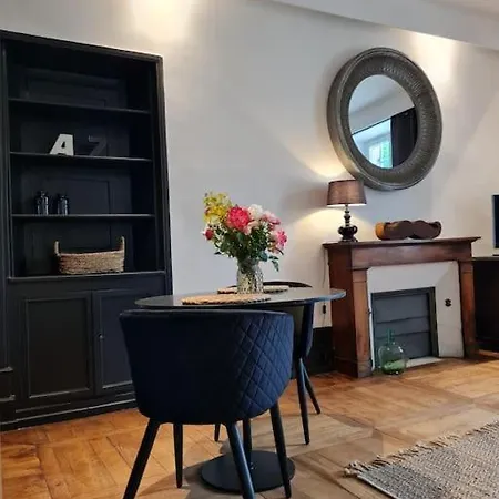 La Couronne Apartment *